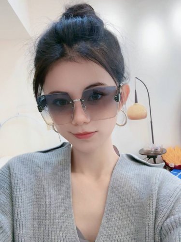 Dior-迪奥 2025开春新款 潮流爆款 时尚方框太阳镜 高品质 佩戴舒适 网红潮款墨镜 型号 D7771