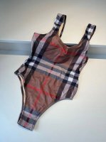 100￥ 巴宝莉Burberry格子连体泳衣适合多种场景的游泳衣♀海边 游泳池 温泉 水上乐园 漂流都可以内搭外穿也完全可以 面料：透气舒适。速干弹性的游泳衣更