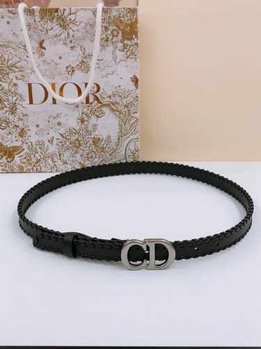 dior 20 毫米黑色光滑牛皮 Saddle Belt Montaigne Star Cd 腰带扣 内侧饰以 Christian Dior paris 标志