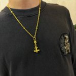 新款 专柜品质 Chrome Hearts克罗心黄金色十字架项链 童军花吊坠 凹凸造型不同的花纹设计风格 呈现出与众不同 十字架 童军花是克罗心的志 所以更经久