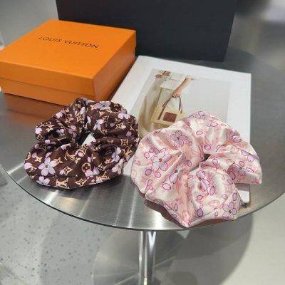 配包装盒 Louis Vuitton 路易威登 驴家新品樱花发圈，经典Lv标志，简单大气，特别吸睛！超火爆小单品