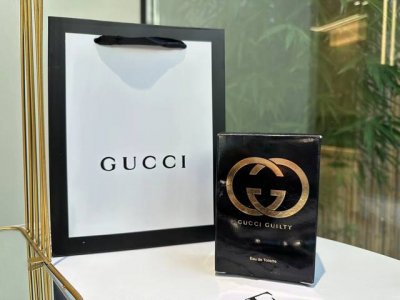 专柜品质 Gucciguilty Eau 女士淡香水95Ml [害羞R]这款经典的“罪爱”，真心是我的“最爱”。[飞吻R] 瓶身是24K半透明黄金装饰而成，[哇