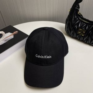 原单正品Ck棒球帽 绝对原单 品质细节都超好 不可多得的好货 关于品牌就不多介绍了 这个潮牌不用多说 其实上影响力已蔓延到世界各地 欧洲亚洲都在追随 众多明星的