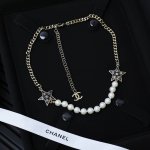 chanel五角星珍珠项链 又一个小小隐藏款23K珍珠项链 喜欢珍珠的姐妹一定看看 这条性价比极高，超级无敌好看 非常的年轻俏皮
