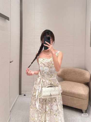 我们出品 Z批 6240，量大咨询客Fu Dor粉方粒项链 2025春夏最新款绝美系列！超可爱的粉方粒！立体的设计，粉嫩嫩的珐琅点缀少女心爆棚超级重工每一颗方粒