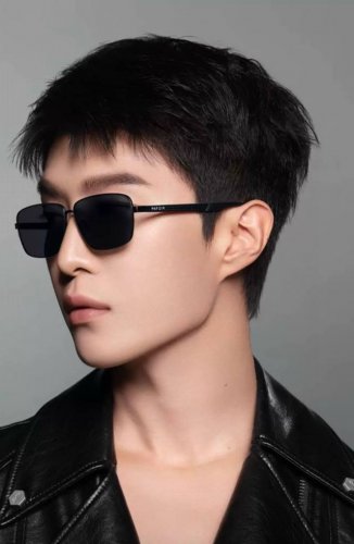 Lv 男款炫彩飞行员偏光太阳镜 材质 高清尼龙加厚卡槽高清偏光镜片 无边框镜架颜型号 L18902