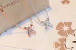 尚美巴黎Chaumet Liens系列 交叉 项链 独特的扣子交叉设计象征着爱的紧密和缠绵 流畅而不失细节 时尚中透露出优雅 继承Chaumet独有的皇室血统