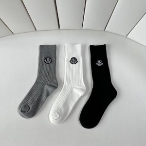 特 配包装 Moncler 蒙口 新款经典中长款饰品袜堆堆袜袜子！一盒三双， 专柜同步筒款袜子，大牌出街，潮人必备超好搭。