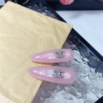 Chanel小香 Chanel压夹 亚克力Logo压夹边夹刘海夹日常精致小单品 气质百搭小仙女必入单品 宝藏款 闭眼入推荐款 一对