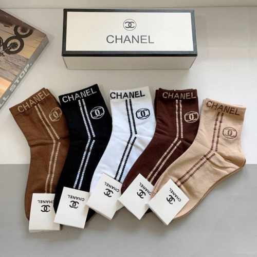 配包装 P50 一盒5双 Chanel 香奈儿 新款高端袜子！爆款字母专柜同步中筒袜，大牌出街，潮人必备超好搭