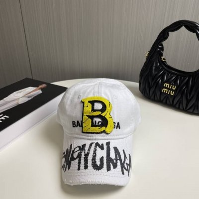 balenciaga巴黎世家新款刺绣Logo棒球帽 很酷的色系 男女佩戴都有不同Style 第一批抢先出货 巴黎粉必入款