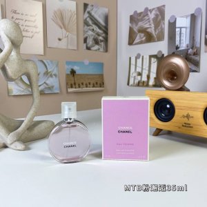 明通品质 明通版香奈儿粉色邂逅35Ml 粉邂逅是花果香调 葡萄柚的清新混合着雪松的清香 超级适合夏天 喜欢甜香的一定要入手 绝对不会失望