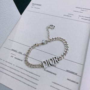 Dior新款高品质迪奥手链原单货专柜新款开模复古潮流时尚必备 男女均可佩戴 情侣款同款 摇滚朋克泰银风格 复古元素 潮流百搭 官网同款项链最新款链条档次更高明星