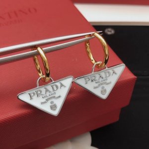 编号Ped0016 Prad*最新款白色三角形耳勾 一致Zp黄铜材质