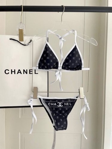 Chanel新款比基尼泳衣适合多种场景的游泳衣 海边 游泳池 温泉 水上乐园 漂流都可以内搭外穿也完全可以 面料 透气舒适 速干弹性的游泳衣更加帖肤易清洗 码数