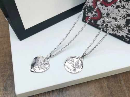 gucci古驰 新款 Blind For Love系列情侣项链 将美好的爱情镌刻在圆牌 心形吊坠上 [嘴唇]栩栩如生的花、鸟、眼睛、爱心图案，独特且不拘一格爆款