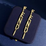 芬迪Fendi光面字母长排灵动流苏长款耳钉 黄铜材料电镀18K金 黄金色 尺寸约:0.6×7.2×0.15Cm