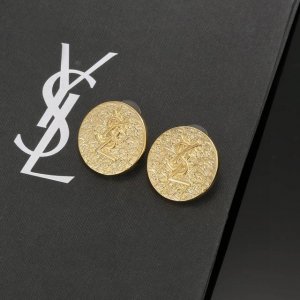 圣罗兰Ysl 耳钉经典奢侈 时尚百搭 犹如酒会礼服一般 绚烂多姿 经典 最具个性魅力象征永远的不变的情怀 代表着经典和永恒 秉承圣罗兰的传统 特别的闪~耳钉