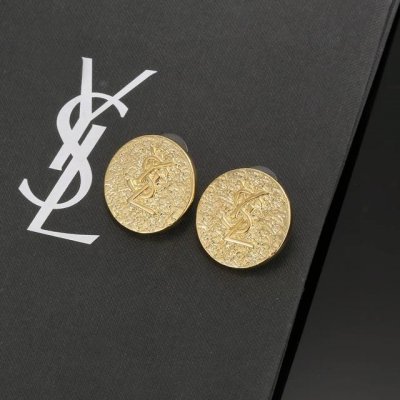 圣罗兰Ysl 耳钉经典奢侈 时尚百搭 犹如酒会礼服一般 绚烂多姿 经典 最具个性魅力象征永远的不变的情怀 代表着经典和永恒 秉承圣罗兰的传统 特别的闪~耳钉