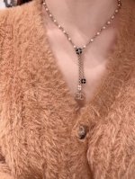 高品质 细节如图 香 黑白山茶花珍珠项链 春夏最新款绝美系列它来啦老规矩先买先得巨美的山茶花设计超精致高级！黑色珐琅+施华洛水晶点缀，经典气质！是心动的感觉，先