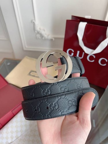 Gucci 经典全皮压花 专柜新版Logo横标 原版进口南非皮底 精品双G钢扣 高端品质 不惧对比 亮银五金 宽度 40Mm