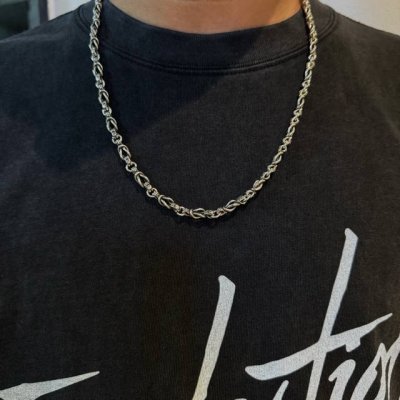 新款 谢霆锋同款项链 专柜品质 Chrome Hearts克罗心 经典复古经典骷髅头项链 快手 Ins 小红书热门 凹凸造型不同的花纹设计风格 呈现出与众不同