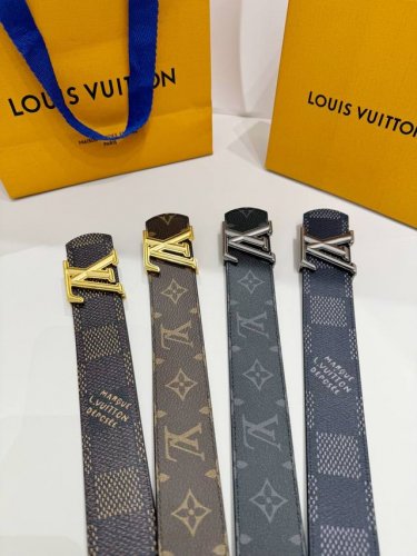 Lv时尚经典Pvc搭配头层牛皮 可调至双面用 宽度：4Cm 顶级 P220