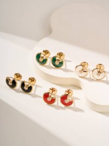 p价 绿贝190 老卡家经典护身符耳钉 Amulette De Cartie* 令人心驰神往的珠宝系列 以珍稀宝石雕琢开启幸运的护身符 简约而不失优雅 如果Di