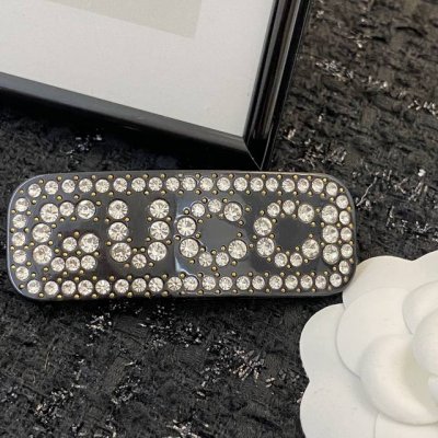 编码Ga132 Gucci 发卡 火爆热销款上新同步专柜独家高端品质实拍图做工细腻完美无瑕疵代购级别重工电镀手工镶钻拿在手上超级有质感简单大方时尚百搭绝不输气质