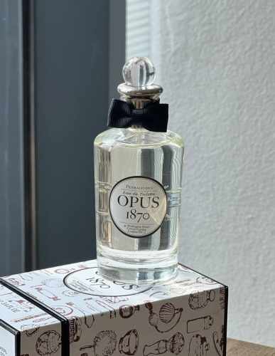 专柜品质 潘海利根香水 咏曲 penhaligon's Opus 前调：芫荽 日本柚子 胡椒 中调：肉桂 焚香 玫瑰 后调：麝香 檀香木 雪松 属性：男香 标签