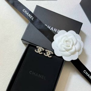 Chanel 小香奈儿 新款 专柜同步上新 珍珠耳钉 原版一致黄铜材质搭配纯银针 精工细作打造全网最高性价比最高品质