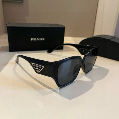 普拉达墨镜也很好看 Prada普拉达墨镜女真三角标，蔡徐坤同款，新款个性潮流方形宽腿板材太 ，超级无敌好看