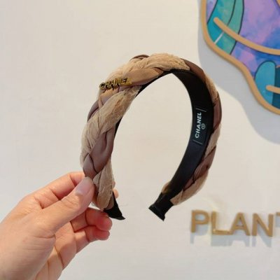 配包装 Chanel 香奈儿 最新款小香发箍，新品巨显脸小头箍，网红爆款推荐 搭配高端双ＣLogo ，超精致时尚百搭！