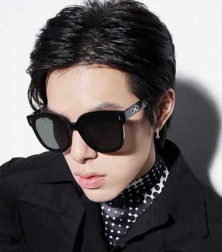 Gucci古奇 新款连体驶驾镜墨镜出行必众备多明星同款 太阳镜 男女太士阳镜飞行 型号：G25520