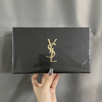 原单品质 专柜品质 圣罗兰Ysl自由中样香水3件套*30Ml 带喷头，三件套盒高档套装 内含:黑鸦片30Ml+反转巴黎30Ml+自由之水30Ml 特点：圣罗兰自