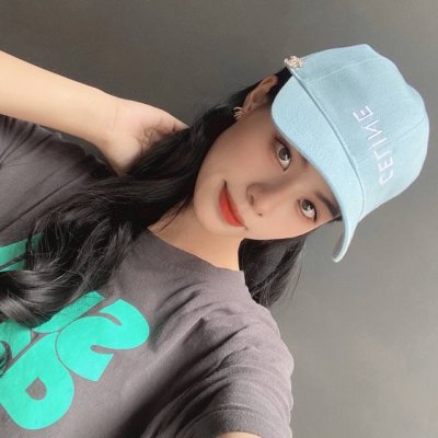 Celine赛琳 新款专柜同步刺绣棒球帽 新款上架 今年赛琳家每款帽子都想拥有 设计轻易休闲时髦又带高级感 超好搭配 帽型不用多说 绝对好看 赶快Get秀场同款