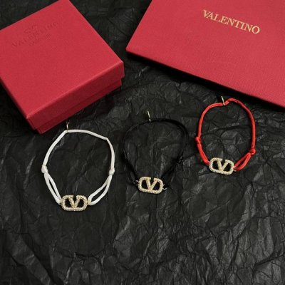 Valentino 华伦天奴 手链 手绳重磅新品火爆网络来了 简约大方 时尚百搭。