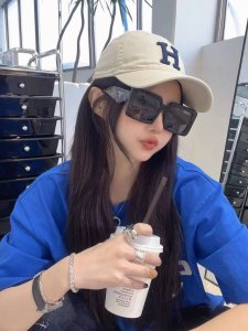 prada普拉达 2025时尚金属多边形大框太阳眼镜男款个性遮阳墨镜女格子镜片