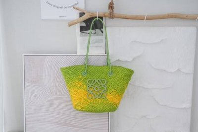跑量 定制版 不退换 loewe 拼色草编包包夏日氛围感 日常很百搭 通勤度假首选 简约耐看