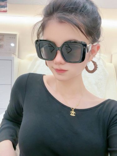 新品Chanel 香奈儿太阳镜以独特魅力和前卫风格诠释春夏最新眼镜 质感超好佩带舒适 型号 Ch8551