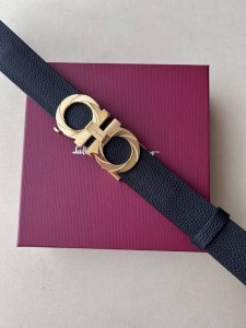 品牌:菲拉格慕 价格:特P180 尺寸:带宽34Mm 正品尺寸 五金材质:专柜精品扣，真空电镀，工艺精细 带身材质:天然头层牛皮.质感十足，手感柔软。时尚个性，