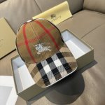 配盒子布袋，Burberry 巴宝莉 新款原单棒球帽，1:1开模订制，标志性战马刺绣，精致无暇！原版斜纹棉面料+头层牛皮，做工细致，原厂品质，独家实物拍摄。