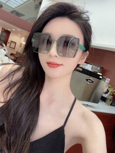 dior-迪奥 2025开春新款 潮流爆款 时尚方框偏光太阳镜 高品质 佩戴舒适 网红潮款墨镜 女士高清加厚偏光太阳镜 高品质Tr镜框 型号：Cd9315