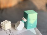 专柜品质 重磅推出 年蒂芙尼香水雪球限量版50Ml 前调:橘子 中调:鸢尾花 后调:广雚香 麝香 是一款花香调女士香水 味道温和清新 甜美洁净 充满阳光活力