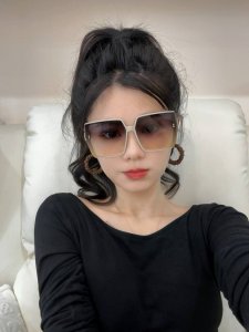 Tr尼龙系列 爱马仕 经典的方框设计 不挑脸型 无论搭配大衣还是连衣裙都非常显气质尼龙镜片预防紫外线 型号 H8780