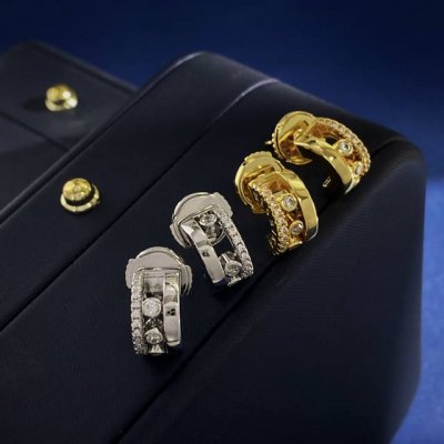 梅西卡Messika韩版Ins时尚闪耀镶钻C形可滑动3颗钻飞碟耳塞耳环耳钉 黄铜材料 2个色：白金色 黄金色 重约3.66G 尺寸约1.12Cm*0.68Cm*