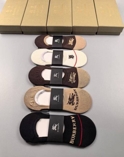 特 Burberry 巴宝莉B家新品女款隐形袜子一体机无骨缝合袜子 一盒五双 提花经典标志，纯棉材质，超舒适超美腻大牌出街，潮人必备超好搭