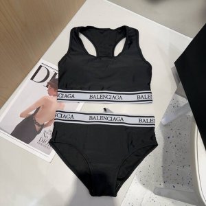 巴黎世家泳衣 实物实在太美了 拍不出来它的美谁穿谁美 很值得入手 Sml