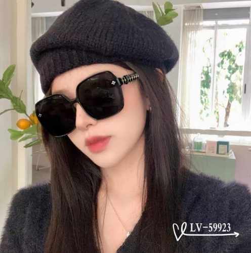 路易威登-Lv . 宝丽来树脂镜片 . Tr镜架轻便佩戴舒适 . Size：65-13-145 . 新款太阳镜减轻强光负担，明星同款，遮挡有害光线防辐射，出行旅