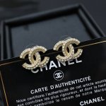 Chanel 双C半钻搭配经典麦穗纹理耳钉 日常百搭 经典小香元素 女人味十足 让人爱不释手的一款